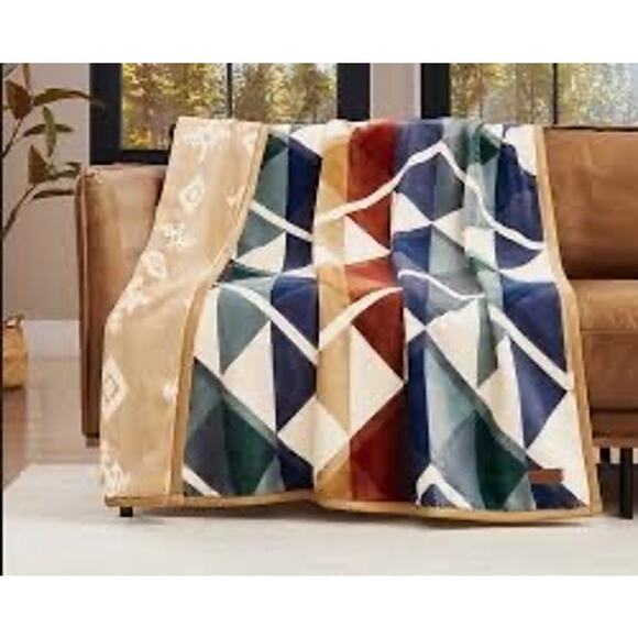 Pendleton Other - Pendleton Serrado Reversible Plush Throw Blanket 50x70 NWT Cozy Luxe Heritage